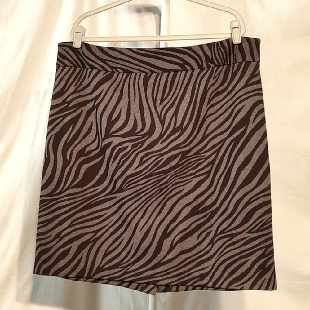 Women's black & grey zebra print skirt by Studio Works. Size 16W